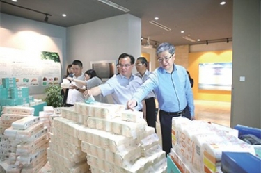 浙江省民政厅领导莅临新利体育开展“三服务”活动