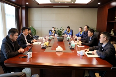 平湖市委常委、副市长戴振一行莅临新利体育调研指导