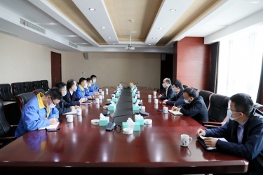 平湖市委书记仲旭东一行莅临新利体育调研企业疫情防控和复工复产工作