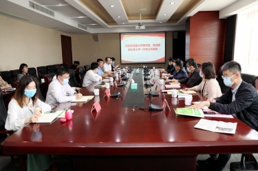 嘉兴市委常委、统战部部长李小平一行莅临新利体育调研指导