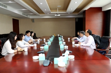 平湖市关工委主任邱其良莅临新利体育调研下一代工作