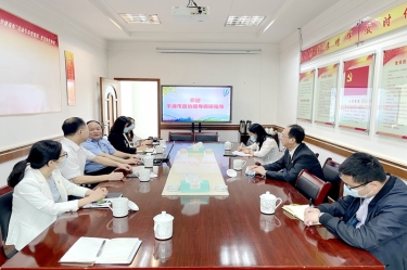 平湖市政协主席何健莅临新利体育全资子公司平湖景包调研走访