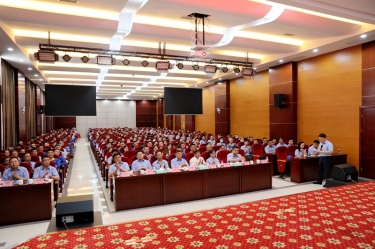 初心不变 实干为先 | 新利体育隆重召开2022年半年度总结表彰大会