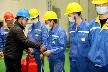 道一声问候 送一份温暖|公司领导亲切慰问除夕夜坚守岗位一线的员工