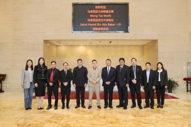 马来西亚大学联盟主席拿督斯里黄炫硕一行莅临新利体育参观交流，共建“一带一路”人才培养培训基地