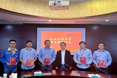 “两站”交流深入项目研究  校企合作助推新利体育发展