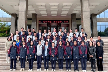 平湖市当湖高级中学研学团队走进新利体育