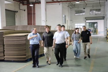 平湖市委常委、副市长张斌莅临新利体育全资子公司平湖景包调研残疾人就业工作