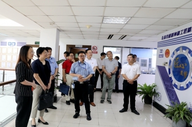 2020年7月14日，时任浙江省总工会党组成员、副主席张卫华一行莅临新利体育调研推进新时代产业工人队伍建设改革工作