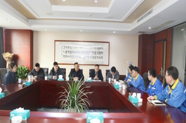 平湖市副市长管立松一行莅临新利体育慰问高端人才