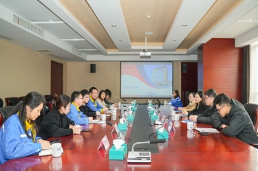 市委常委、宣传部部长沈志凤莅临新利体育慰问高端人才