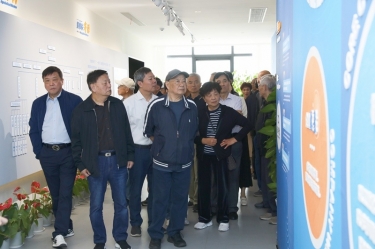 平湖市社经室老干部一行赴新利体育调研